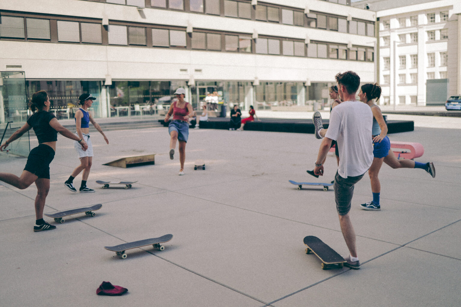Feminist skate workshop on the square