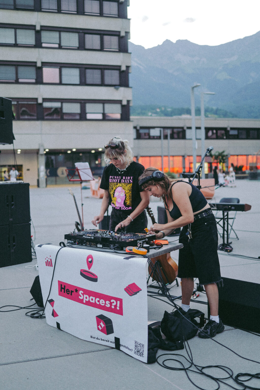 DJ set in the evening