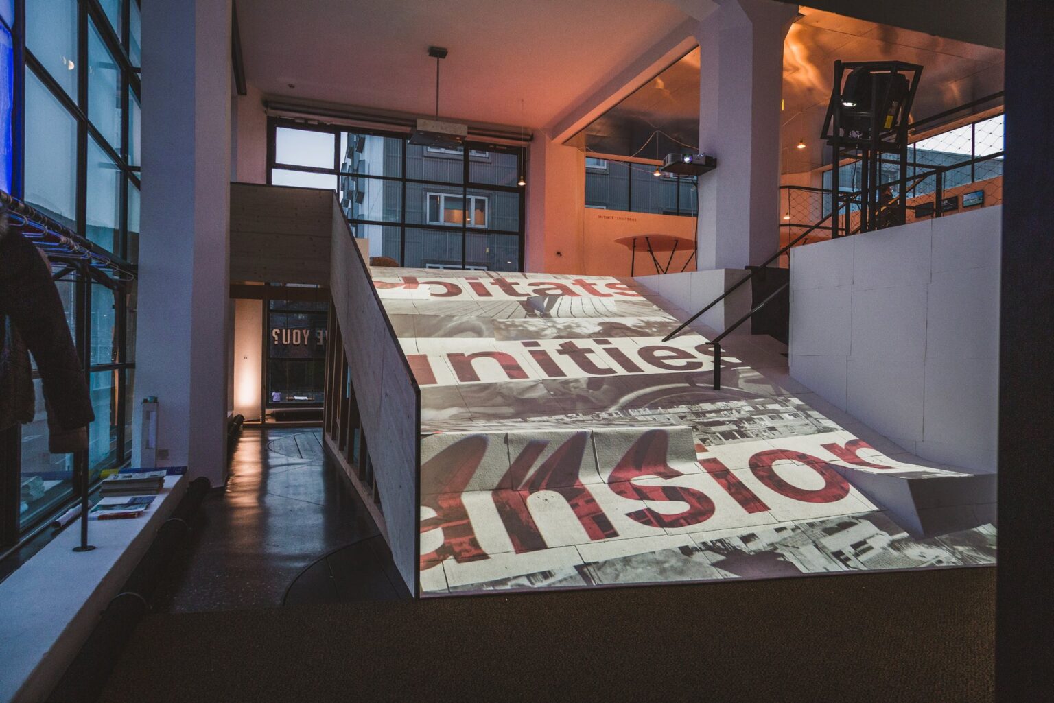 The ramp as projection surface